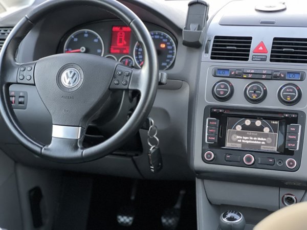 VW TOURAN 1.9 NAFTE 👉 2010 👈 Kambio MANUALE - 5 VENDE 6.000 €