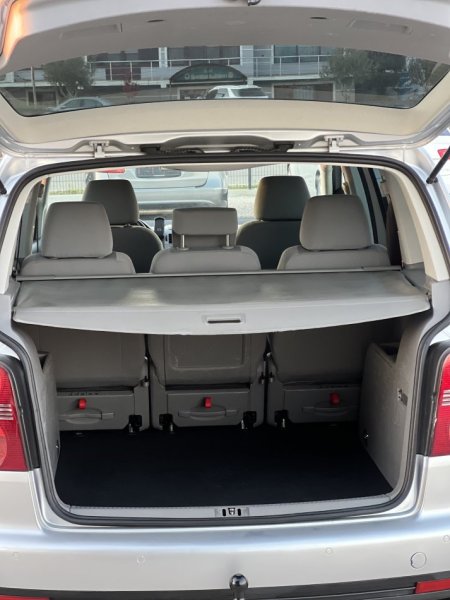 VW TOURAN 1.9 NAFTE 👉 2010 👈 Kambio MANUALE - 5 VENDE 6.000 €