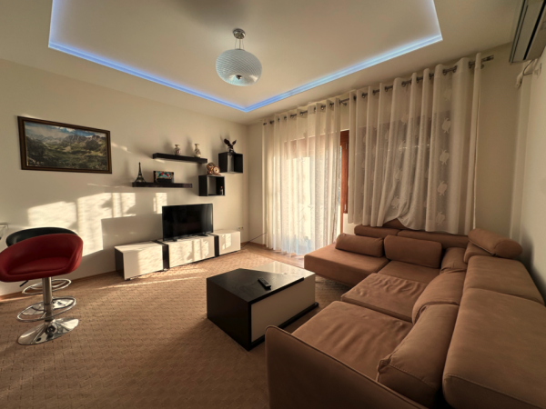 Tirane, jepet me qera apartament 1+1+Ballkon Kati 2, 55 m² 450 € (Vilat Gjermane)