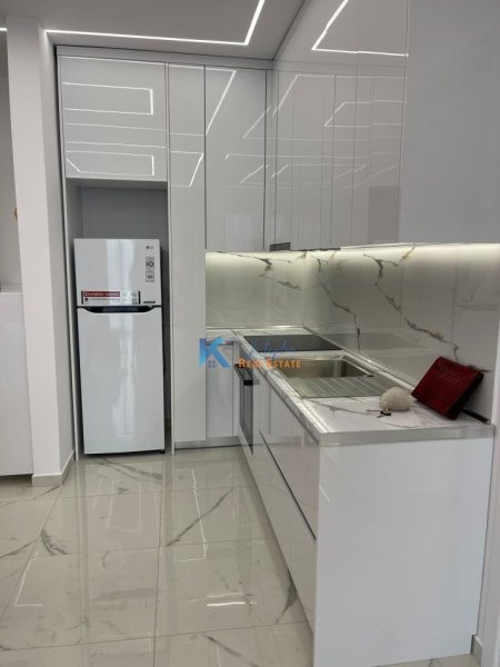 Tirane, jap me qera apartament 1+1+Ballkon Kati 5, 75 m² 650 € (Kodra e Diellit)