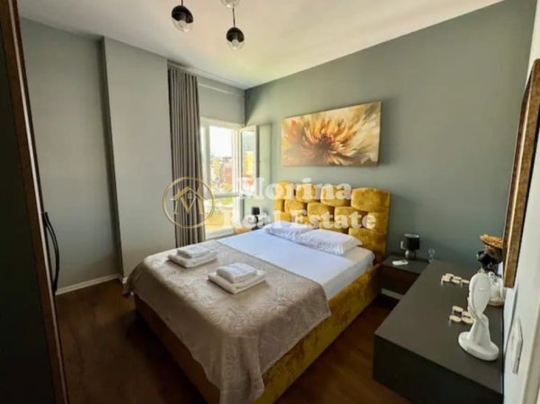 Tirane, jepet me qera apartament 1+1 Kati 7, 70 m² 700 € (Rruga Barrikadave)