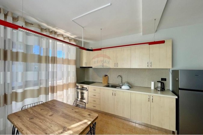 Tirane, jepet me qera apartament Kati 4, 100 m² 700 € (Bllok - Libri Universitar,)