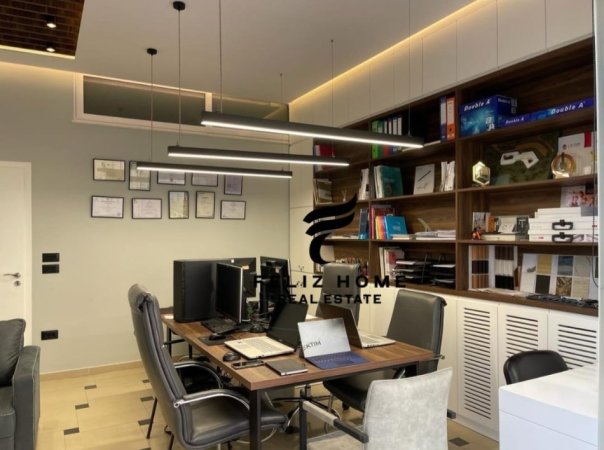 Tirane, shitet dyqan Kati 0, 42 m² 98.000 € (KOMUNA E PARISIT)