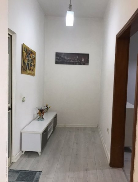 Tirane, jepet me qera apartament 1+1 Kati 2, 75 m² 650 € (Rruga Bardhok Biba)