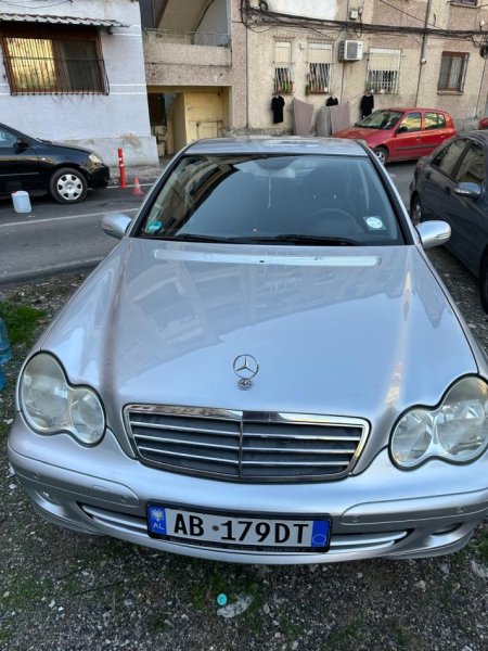 Tirane, shes makine Mercedes Benz Nafte, gri metalizato automatik Kondicioner 264.000 km 4.950 €