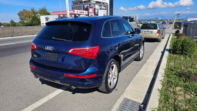 Audi Q5 2.0 Gaz Benzin Benzin+Gaz, blu automatik Klima 240.000 km 10.500 €