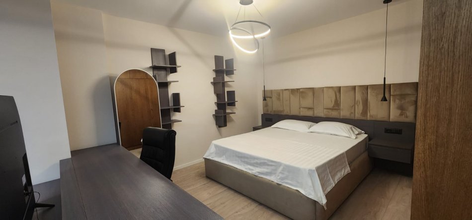 Tirane, jepet me qera apartament 1+1 Kati 6, 900 € (Zone qendrore)