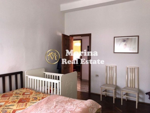 Tirane, jepet me qera apartament 3+1 Kati 3, 154 m² 800 € (Qender)