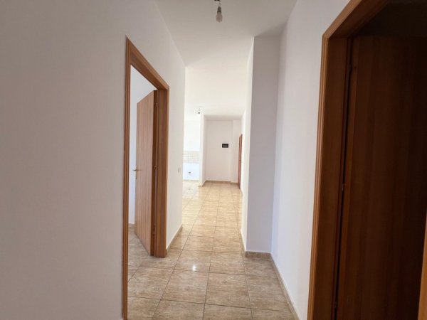 Tirane, jepet me qera apartament 2+1+Ballkon Kati 5, 100 m² 500 € (Selvia)