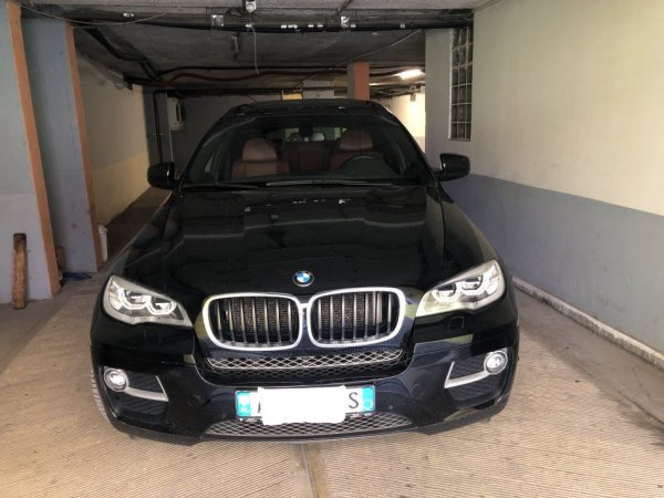 Tirane, shes makine BMW X6 Nafte, automatik Klima 120.000 km 30.000 €