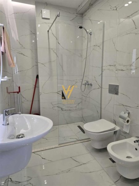 Tirane, jepet me qera apartament 1+1+Ballkon Kati 5, 75 m² 650 € (KODRA E DIELLIT)