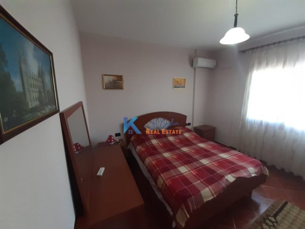 Tirane, jap me qera apartament 2+1+Ballkon Kati 4, 90 m² 650 € (Rruga e Kavajes)