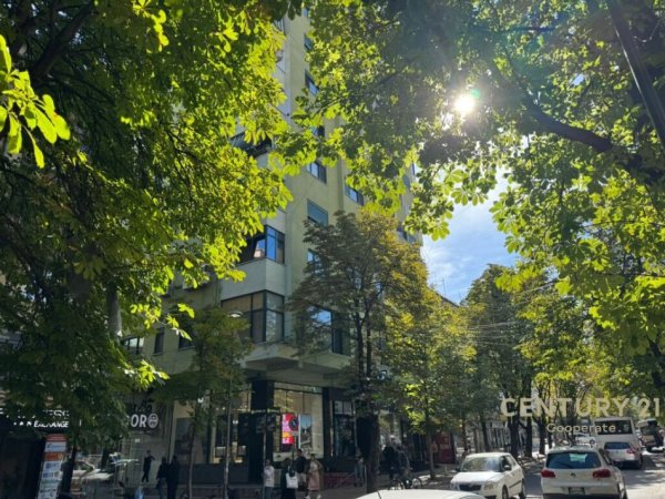 Tirane, shitet ambjent biznesi Kati 1, 400 m² 1.500.000 € (BLLOK)