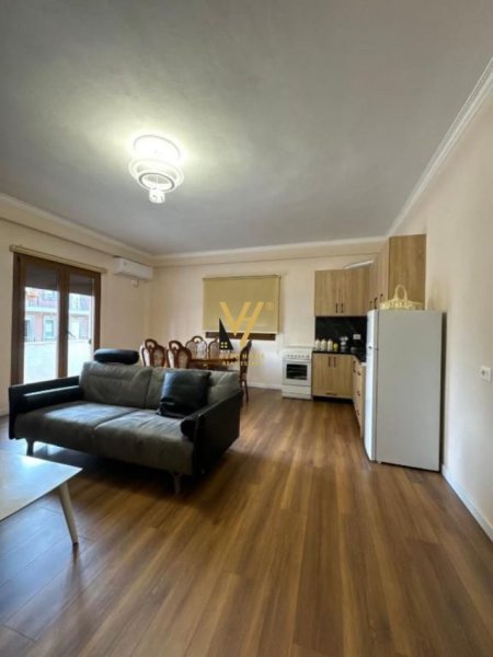 Tirane, jepet me qera apartament 2+1+Ballkon Kati 3, 86 m² 600 € (DON BOSKO)