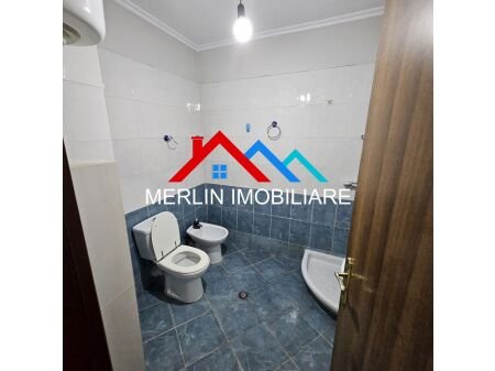 Tirane, jepet me qera apartament 1+1 Kati 11, 80 m² 500 € (Rruga e Kavajes)