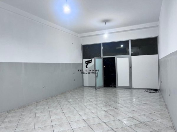 Tirane, shitet dyqan Kati 0, 25 m² 90.000 € (KOMUNA E PARISIT)