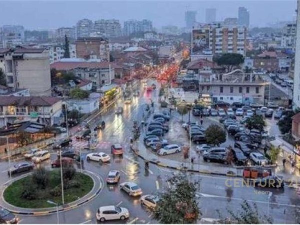 Tirane, shes hotel , 800 m² 2.000.000 € (Komuna e Parisit)