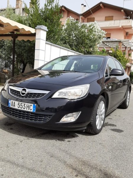 SUPER OKAZION !!!Durres, shes makine OPEL ASTRA Benzin, blu e errët manuale Kondicioner 58.000 km 6000 €