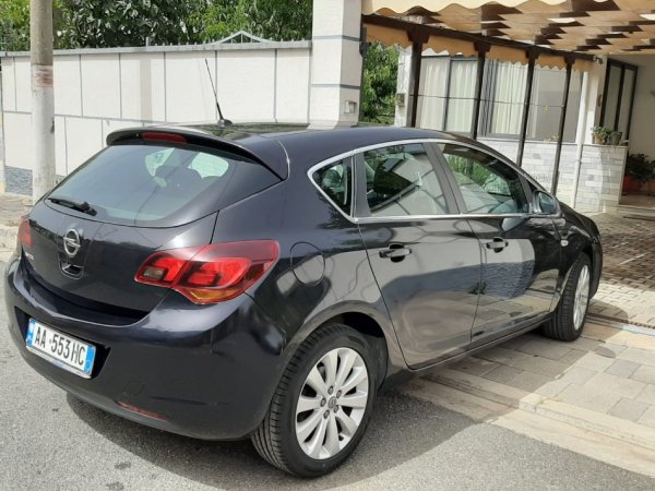 SUPER OKAZION !!!Durres, shes makine OPEL ASTRA Benzin, blu e errët manuale Kondicioner 58.000 km 6000 €