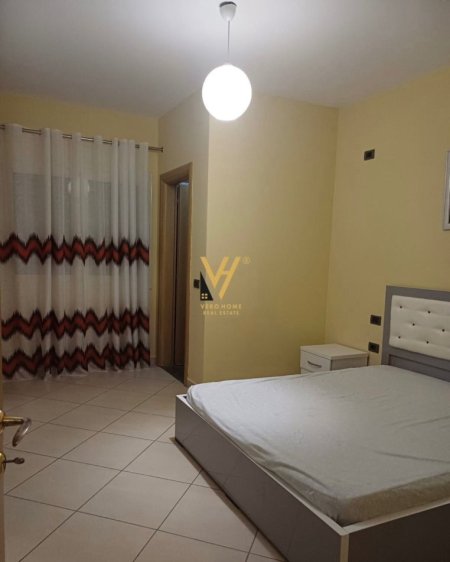 Durres, jepet me qera apartament 2+1+Ballkon Kati 2, 120 m² 450 € (DURRES)
