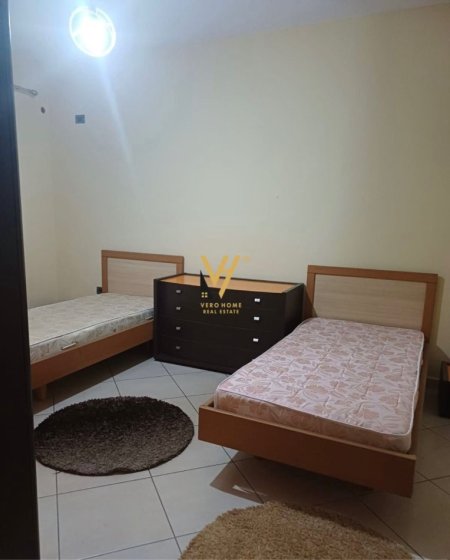 Durres, jepet me qera apartament 2+1+Ballkon Kati 2, 120 m² 450 € (DURRES)
