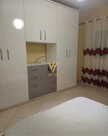 Durres, jepet me qera apartament 2+1+Ballkon Kati 2, 120 m² 450 € (DURRES)