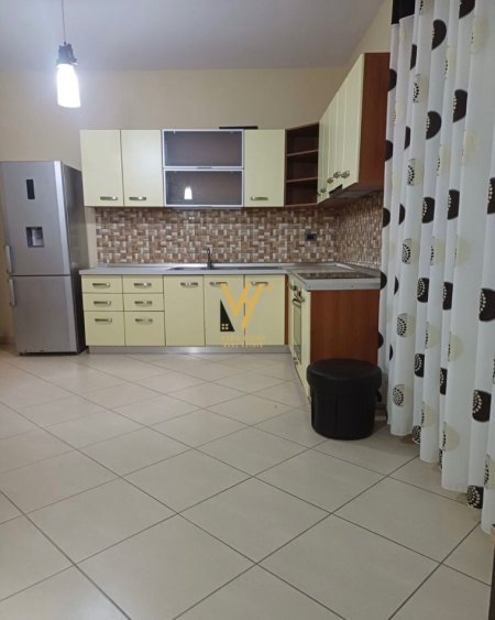 Durres, jepet me qera apartament 2+1+Ballkon Kati 2, 120 m² 450 € (DURRES)