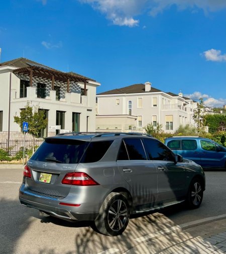 Tirane, shitet makine Mercedez benz Nafte, kafe automatik 270.000 km 13.999 €