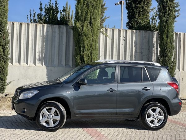 TOYOTA RAV 4 - 2.2 NAFTE 👉 2008 👈 KAMBIO MANUALE - 6.250 €