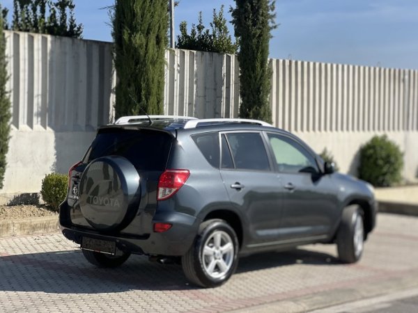 TOYOTA RAV 4 - 2.2 NAFTE 👉 2008 👈 KAMBIO MANUALE - 6.250 €