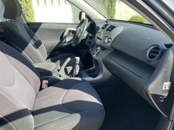 TOYOTA RAV 4 - 2.2 NAFTE 👉 2008 👈 KAMBIO MANUALE - 6.250 €