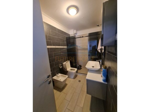 Tirane, jepet me qera apartament 2+1 Kati 2, 127 m² 800 € (KOPSHTI BOTANIK)