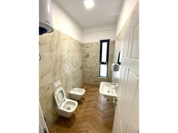 Tirane, shitet ambjent biznesi Kati 4, 133 m² (Rruga e Kavajes)