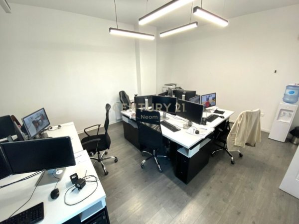 Tirane, shitet ambjent biznesi Kati 4, 133 m² (Rruga e Kavajes)
