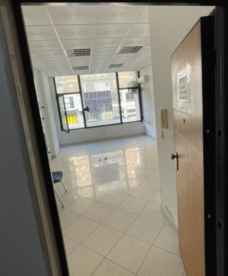 Tirane, shitet dyqan Kati 0, 31 m² 45.000 Euro (don bosko)