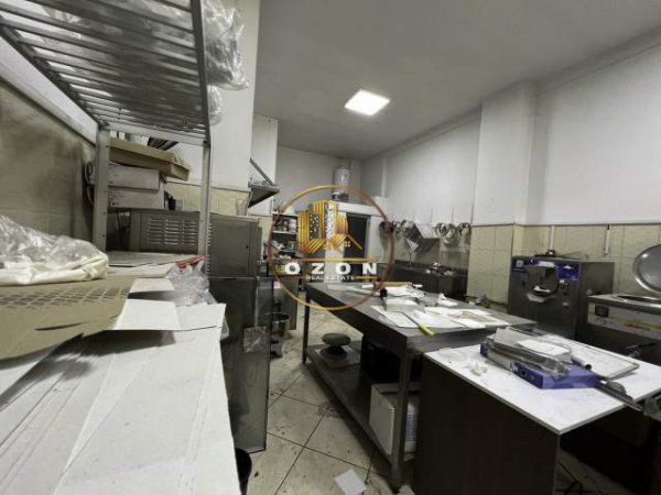 Tirane, shitet dyqan Kati 1, 38 m² 133.000 Euro (Islam Alla)