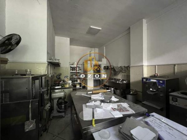 Tirane, shitet dyqan Kati 1, 38 m² 133.000 Euro (Islam Alla)