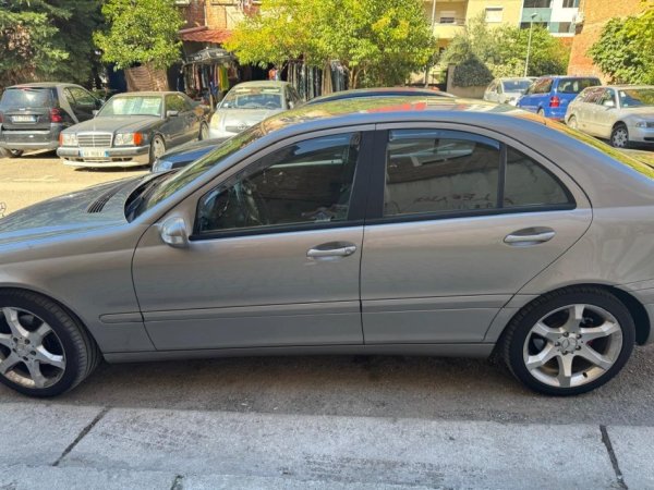 Tirane, shes makine MERCEDES BENZ C-CLASS 220 SPORT E DITION Nafte, gri metalizato automatik Klima 206.379 km