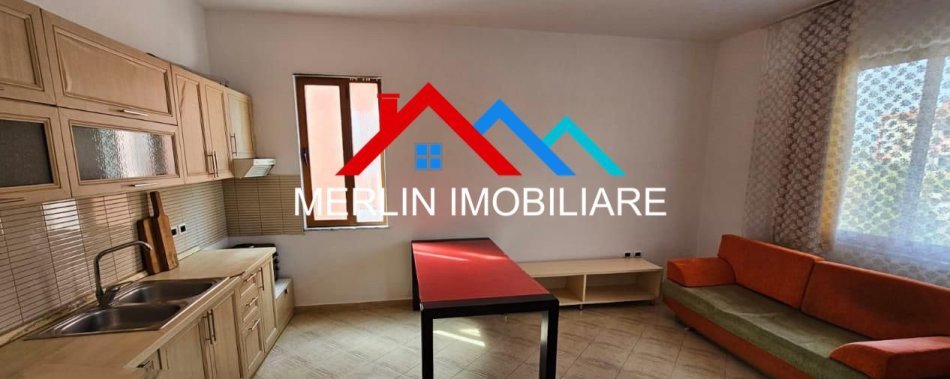 Tirane, jepet me qera apartament 2+1 Kati 3, 119 m² 650 € (Rruga e Kavajes)