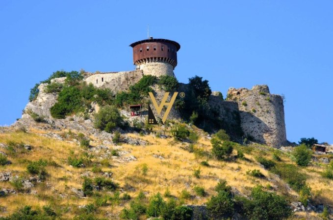 Tirane, shitet toke , 12.000 m² 720.000 € (PETRELE)