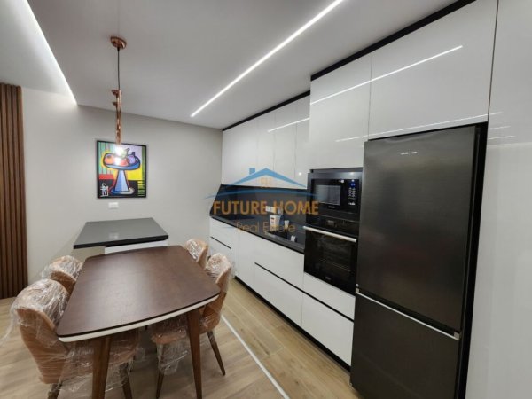 Tirane, jepet me qera apartament 2+1 Kati 3, 116 m² 900 € (Don Bosko)