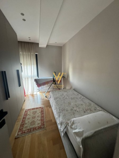 Tirane, shitet apartament 3+1+Ballkon Kati 5, 214 m² 530.000 € (BLLOKU)