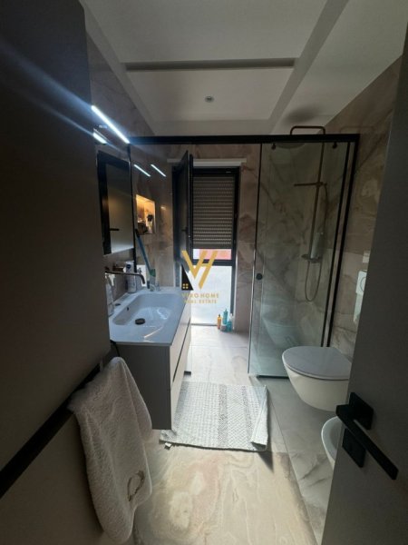 Tirane, shitet apartament 3+1+Ballkon Kati 5, 214 m² 530.000 € (BLLOKU)