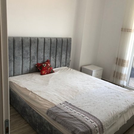 Tirane, jepet me qera apartament 1+1+Ballkon+ 1 depo+ parking, Kati 50'000 leke ne muaj Prane spitalit amerikan 3)