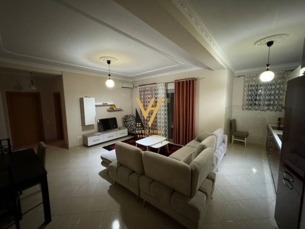 Tirane, jepet me qera apartament 1+1+Ballkon Kati 1, 70 m² 400 € (CASA ITALIA)