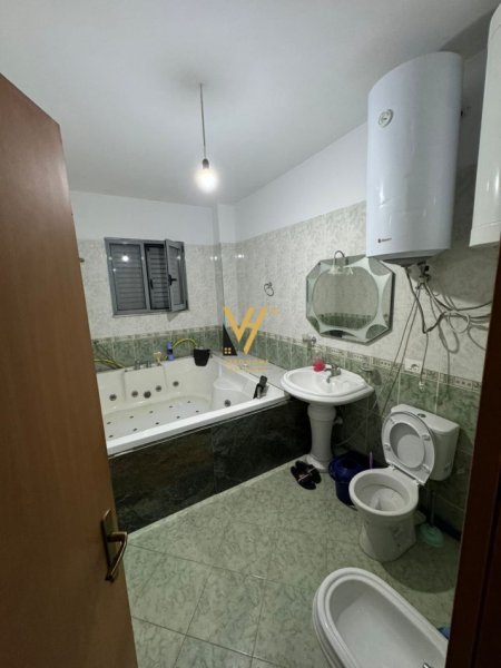 Tirane, jepet me qera apartament 1+1+Ballkon Kati 1, 70 m² 400 € (CASA ITALIA)