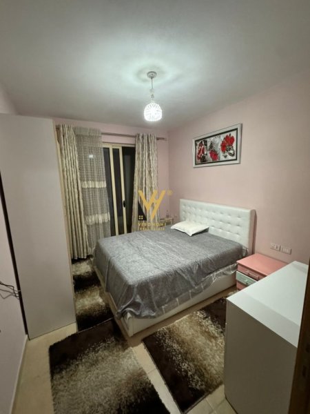 Tirane, jepet me qera apartament 1+1+Ballkon Kati 5, 70 m² 400 € (YZBERISHT)