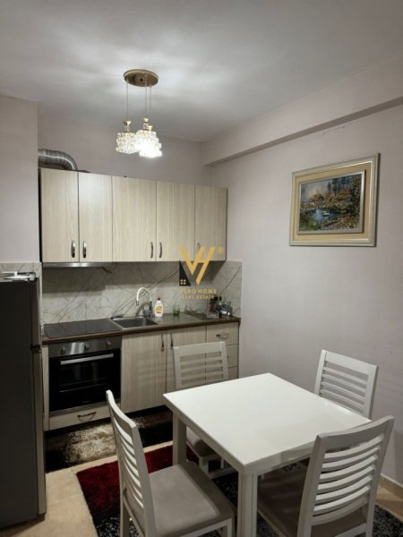 Tirane, jepet me qera apartament 1+1+Ballkon Kati 5, 70 m² 400 € (YZBERISHT)