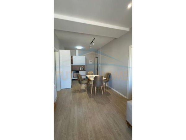 Tirane, jepet me qera apartament 2+1 Kati 15, 110 m² 1.100 € (Rruga e Kavajes)