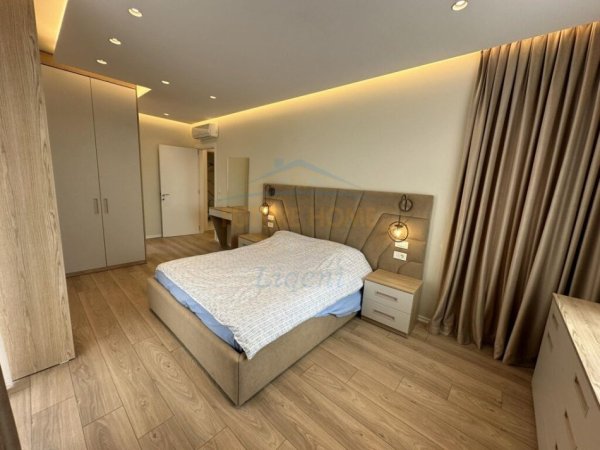 Tirane, jepet me qera 2+1 Kati 8, 115 m² 790 € (LTE)